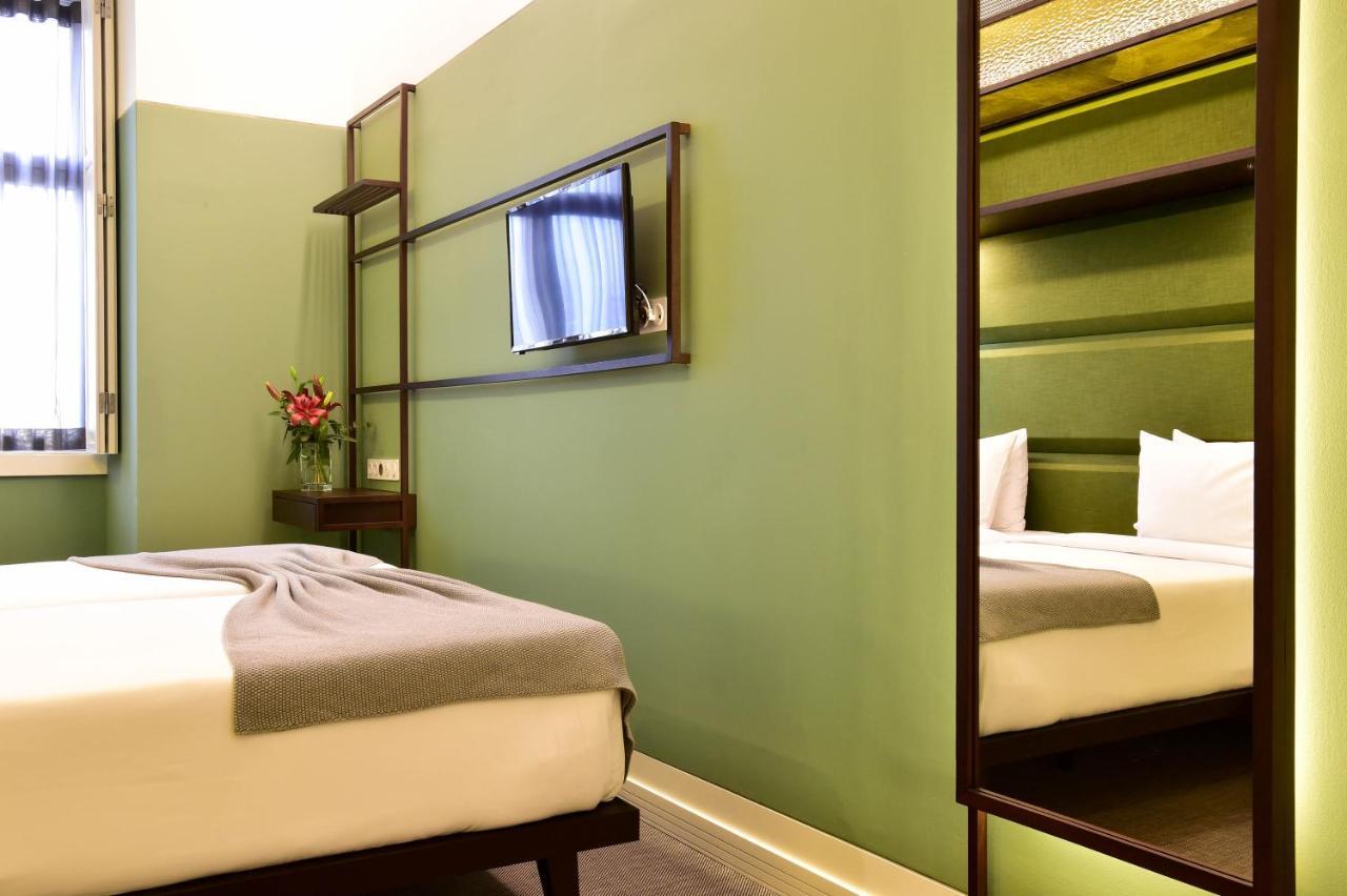 Quarto com 2 Camas de Solteiro