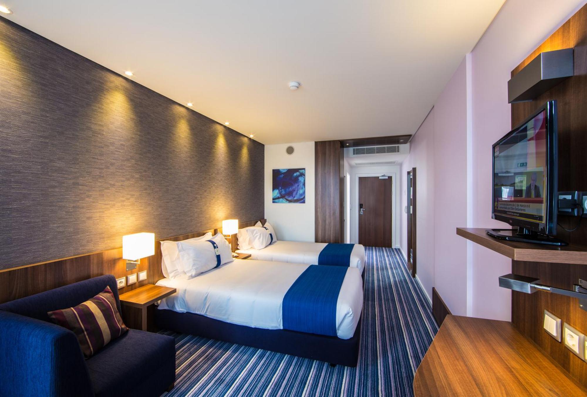 Quarto Twin Standard com Pequeno-Almoço Gratuito